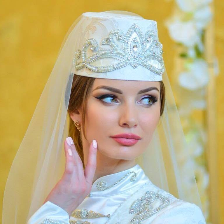 Алана Цховребова